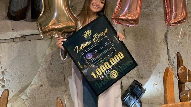 Iuliana Beregoi, petrecere supriză &icirc;n cinstea celor 1 milion de urmăritori pe Instagram