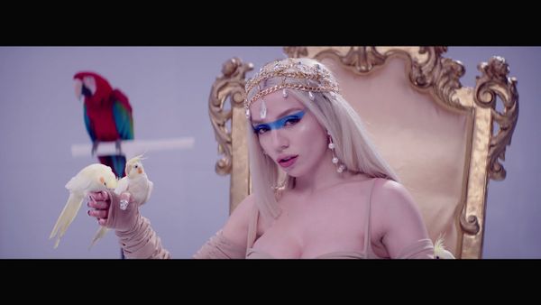 AVA MAX - Kings And Queens