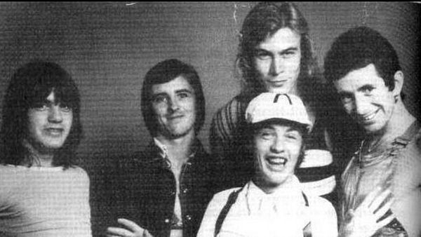 Basistul ACDC, Paul Matters, a murit!