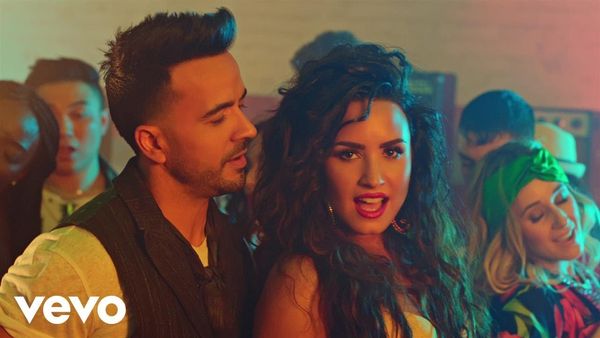 LUIS FONSI feat. DEMI LOVATO - Echame La Culpa