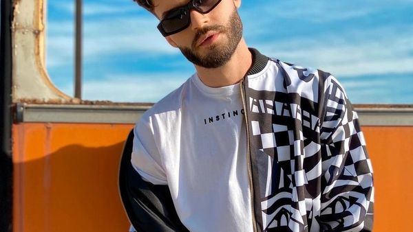 Edward Sanda a lansat primul album din carieră chiar în timpul pandemiei de coronavirus