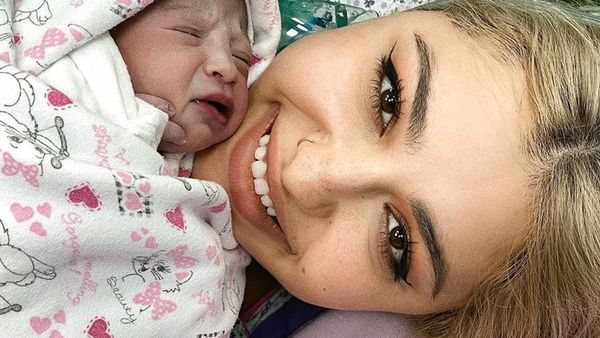 Vloggerița Irina Deaconescu a născut! Prima imagine cu bebelușul