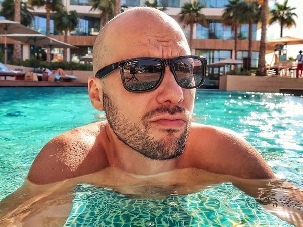 Deliric, fotografie amețitoare din vacanța cu Inna: &bdquo;Faci o poză singur, 8.000 like-uri, faci o poză cu fundul Innei, peste 16.000 like-uri&rdquo;