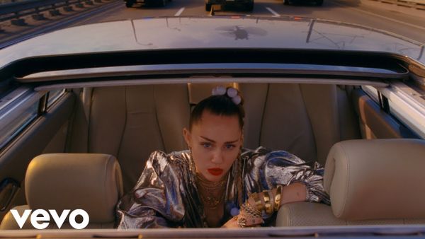 MARK RONSON feat. MILEY CYRUS - Nothing Breaks Like A Heart