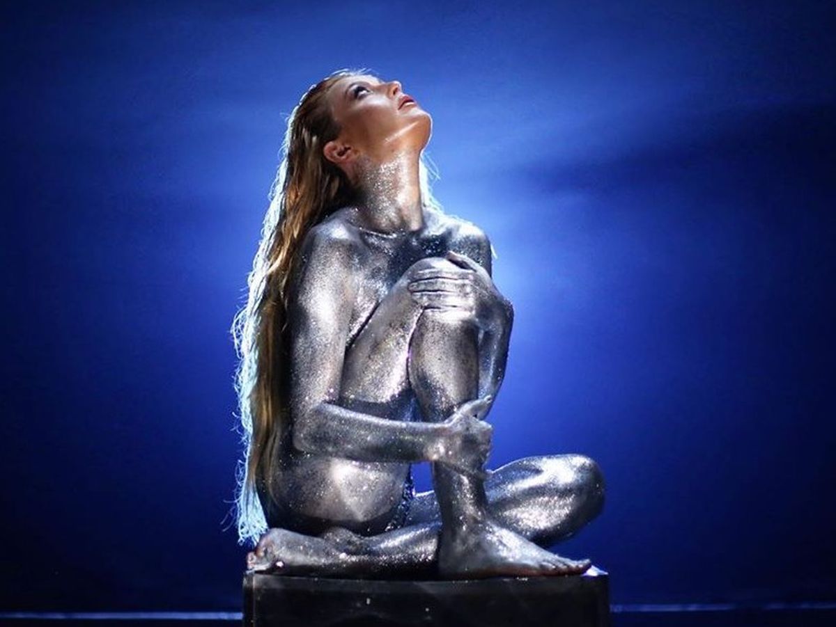 Elena Gheorghe a lansat „Vulnerabili”, o piesă de dragoste emoționantă