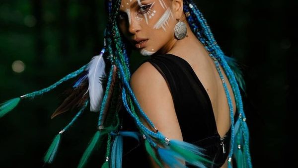 Lora a lansat &bdquo;Dacă dragostea&rdquo;, o baladă inspirată din povești de dragoste