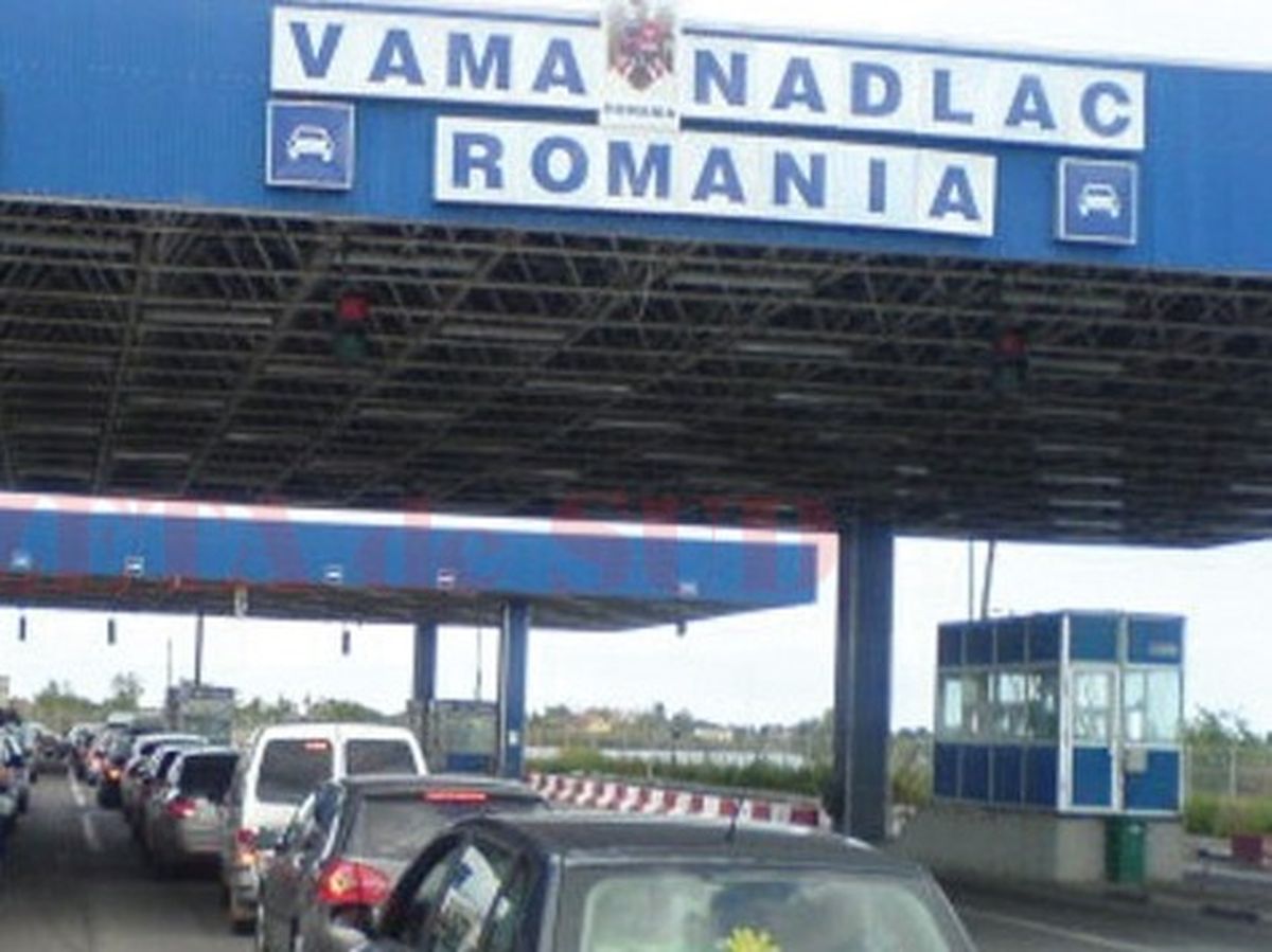 O familie de &bdquo;traci&rdquo; au vrut să treacă vama Nădlac, &icirc;nsă au fost opriți pentru acte false 