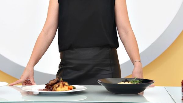 Gina Pistol, prima apariție tv cu burtica de gravidă! Iată cum au reacționat cei trei chefi