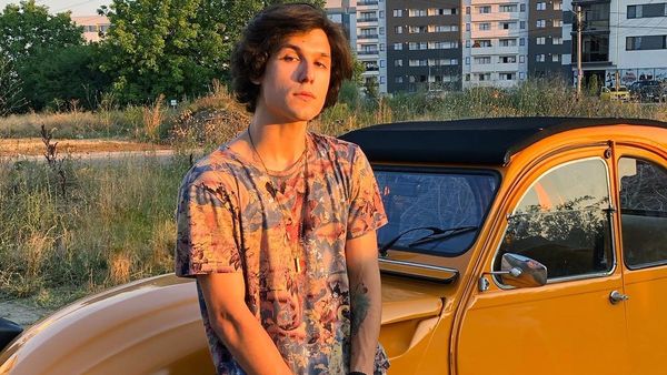 Invitatul de 12 | Ce năzdrăvănii făcea Mark Stam &icirc;n copilărie? 