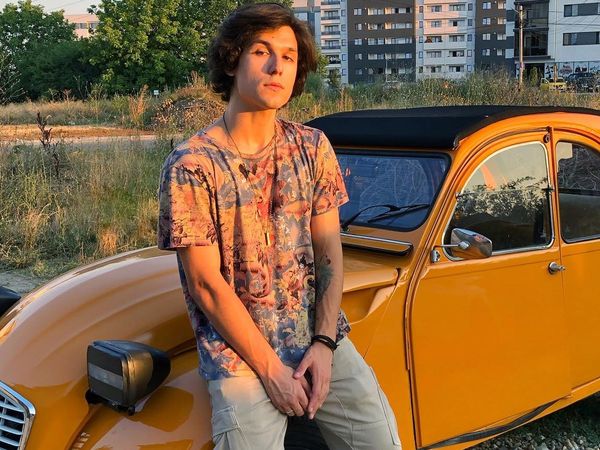 Invitatul de 12 | Ce năzdrăvănii făcea Mark Stam &icirc;n copilărie? 