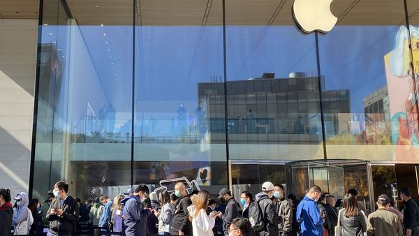 Apple a renunțat la parteneriatul cu Intel