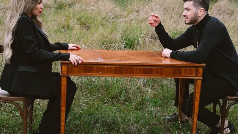 DRAGOȘ și Oana Radu lansează „Labirint”, o poveste de dragoste despre doi oameni care nu-și găsesc calea