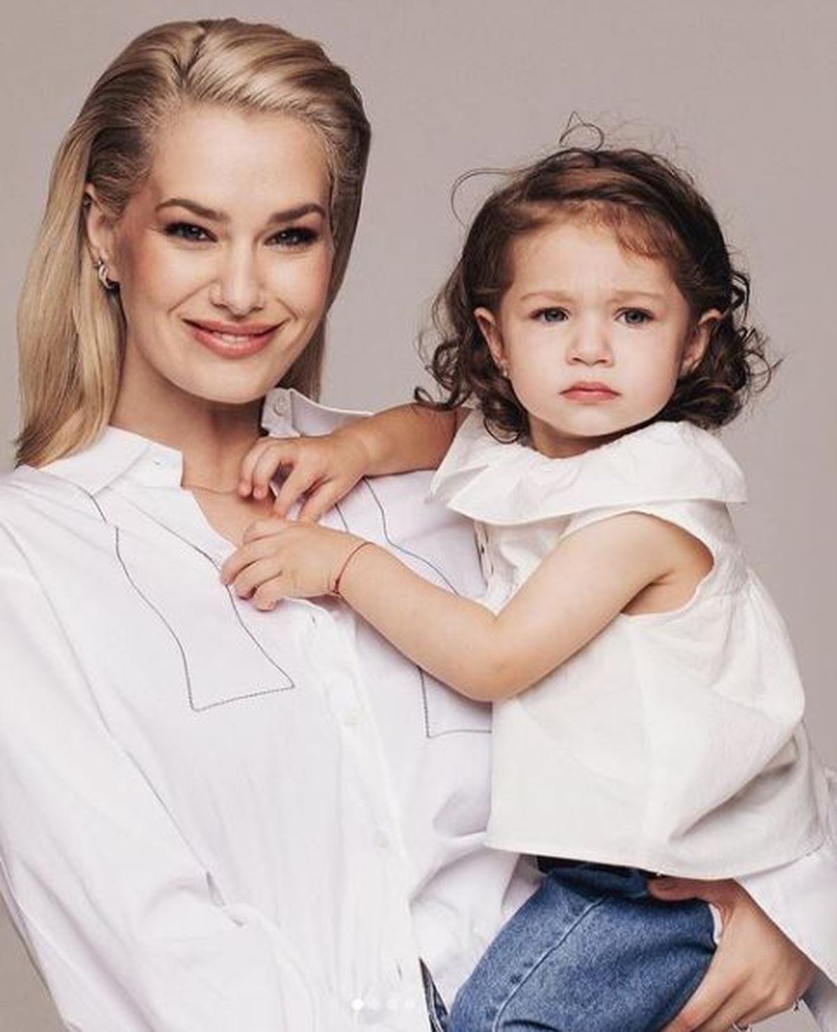 Feli și fiica sa, Nora Luna