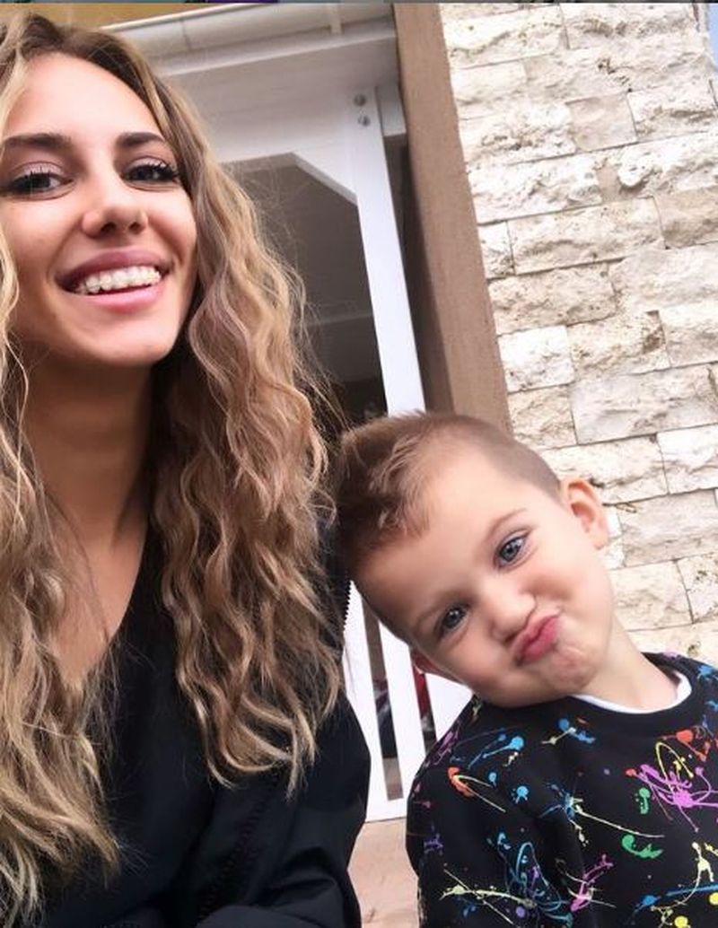 Antonia Ștefănescu și Ayan