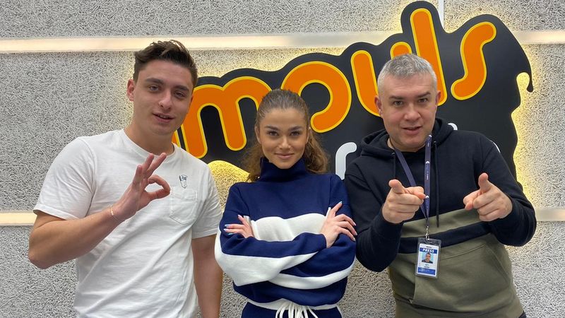 Pandemia Sufrageria cu Țibulcă, Orlando și Theo Rose