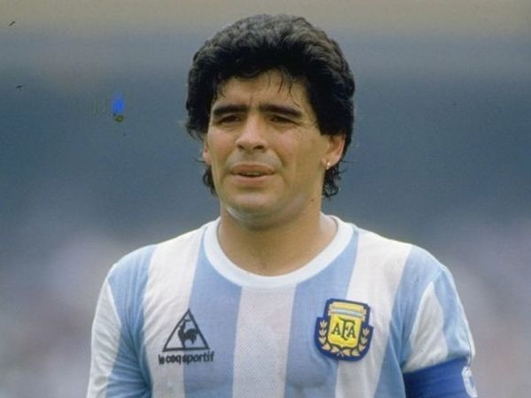 Vestea care a &icirc;ndoliat fotbalul mondial! Diego Maradona a murit