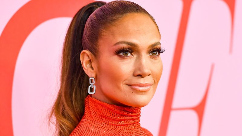 Jennifer Lopez s-a filmat goală pe internet! A purtat doar inelul de logodnă