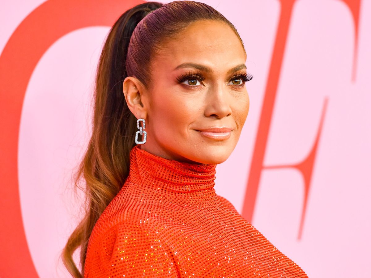 Jennifer Lopez s-a filmat goală pe internet! A purtat doar inelul de logodnă