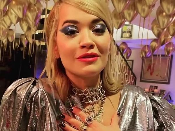 Rita Ora nu ține cont de reguli! A fost ziua ei de naștere și nu a rezistat fără petrecere