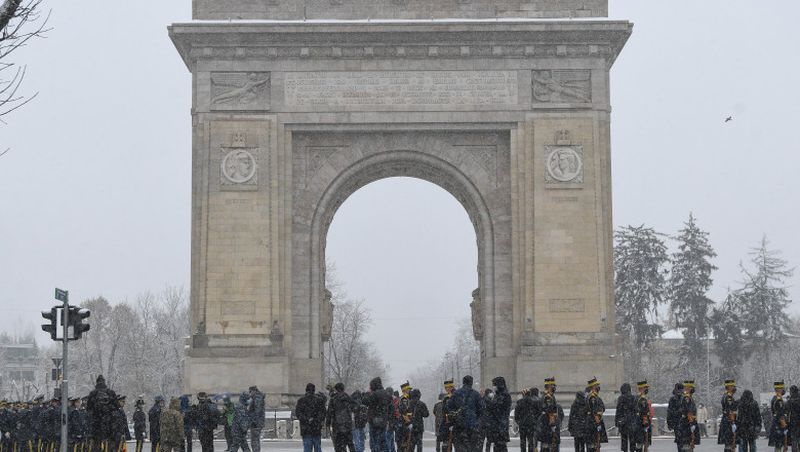 Ceremonie restrânsă la Arcul de Triumf