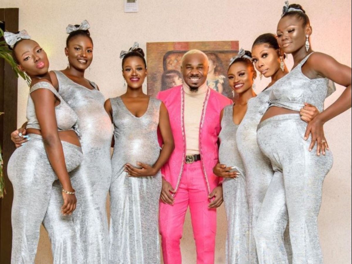 Un bărbat s-a dus la nunta prietenului cu șase femei