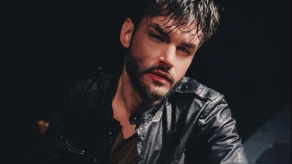 Edward Sanda lansează &bdquo;Sc&acirc;ntei &icirc;n mintea mea&rdquo;