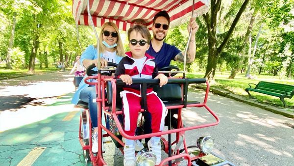 Jorge își lasă băiețelul să poarte rochițe și să dea cu ojă: „A fost o lecție de viață”