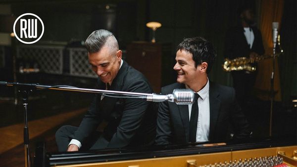 ROBBIE WILLIAMS feat. JAMIE CULLUM - Merry Xmas Everybody