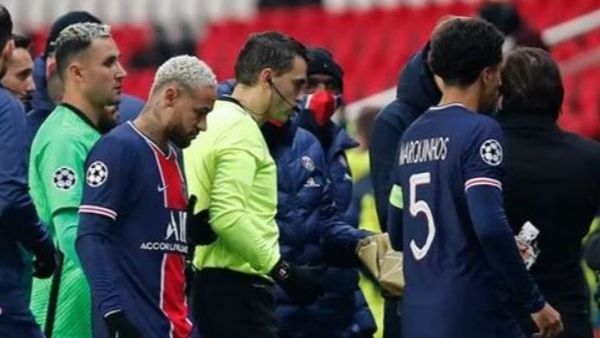 Sebastian Colțescu, apărat de Ilie Năstase, Lionel Charbonnier și John Barnes de la Liverpool