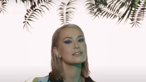 Feli a lansat &bdquo;V&acirc;ntul bate&rdquo;, o piesă de dragoste pentru alesul ei