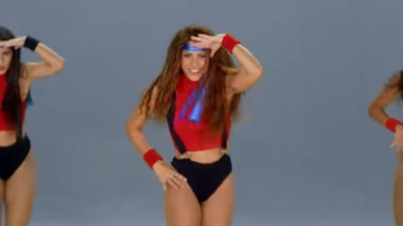  Videoclip oficial | Black Eyed Peas şi Shakira - Girl Like Me 