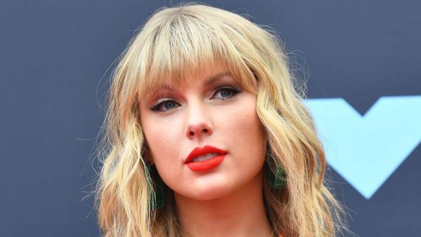  Taylor Swift a lansat un nou album: Evermore 