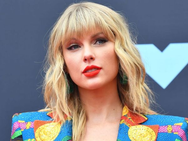  Taylor Swift a lansat un nou album: Evermore 