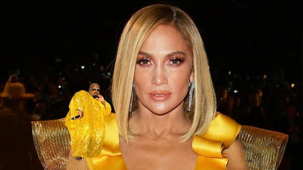 Cum arată Jennifer Lopez în costum de baie la 51 de ani