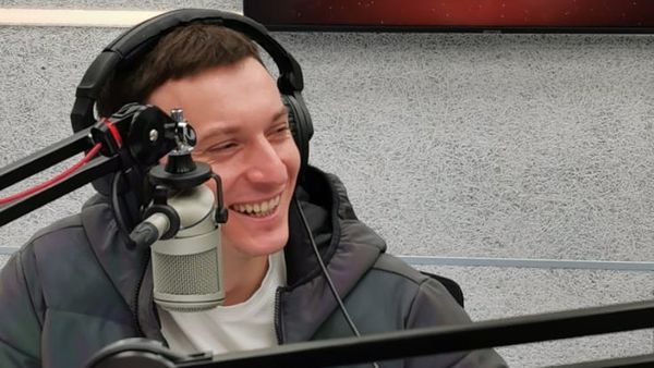 Scularea! Denis de la The Motans a cântat LIVE piesele de pe noul album