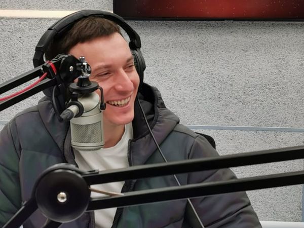 Scularea! Denis de la The Motans a c&acirc;ntat LIVE piesele de pe noul album