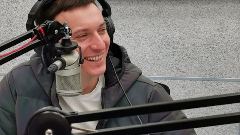 Scularea! Denis de la The Motans a c&acirc;ntat LIVE piesele de pe noul album