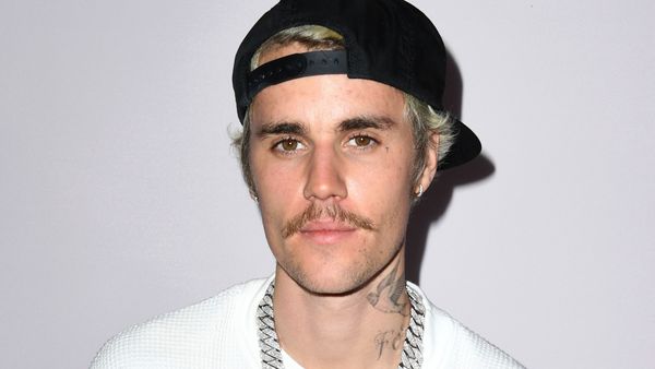 Justin Bieber &icirc;nregistrează o piesă de Crăciun alături de un cor de medici