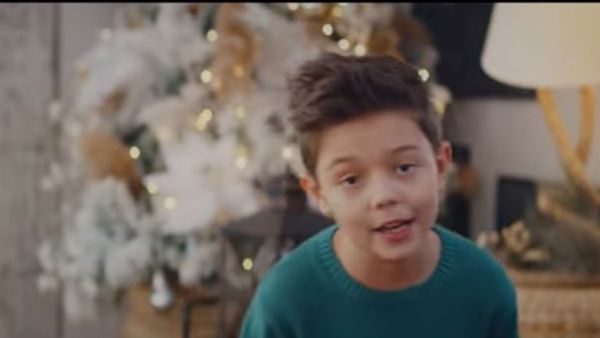 David Măruță a lansat „Rocking Around The Christmas Tree”