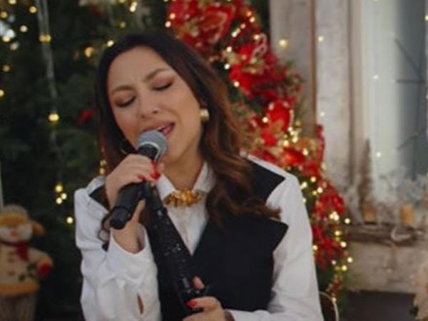 VIDEOCLIP | Andra c&acirc;ntă live &bdquo;Merry Christmas Everyone&rdquo;