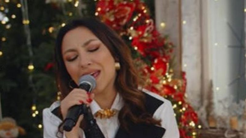VIDEOCLIP | Andra c&acirc;ntă live &bdquo;Merry Christmas Everyone&rdquo;