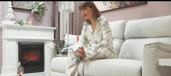 Alexandra Ungureanu a lansat colindul &bdquo;Pă dealu cu st&acirc;njenii&rdquo;
