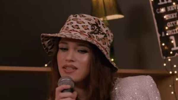 Ioana Ignat a lansat &bdquo;Colindăm, colindăm iarna&rdquo;