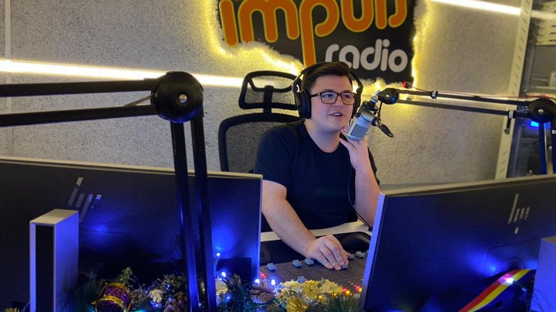 VIDEO | Mihai H&icirc;nda de la Bară la Bară vă urează &bdquo;Sărbători fericite!&rdquo;