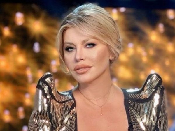 Loredana Groza, interpretare LIVE a piesei &bdquo;Buna seara, iubite&rdquo;