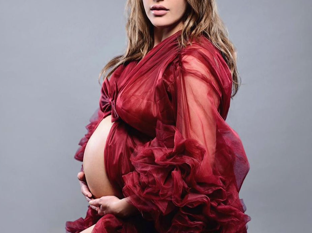 Meryem Uzerli &icirc;nsărcinată