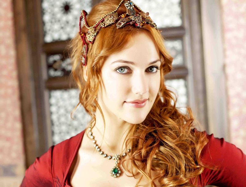  Meryem Uzerli însărcinată