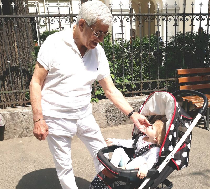 Actorul Ion Dichiseanu este un bunic minunat!