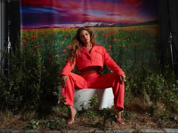 Beyonce, fotografie de milioane de like-uri cu mama sa. Cum arată mama artistei 