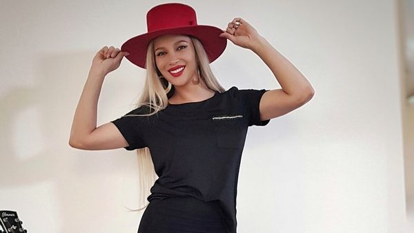 Lora se întoarce în televiziune!